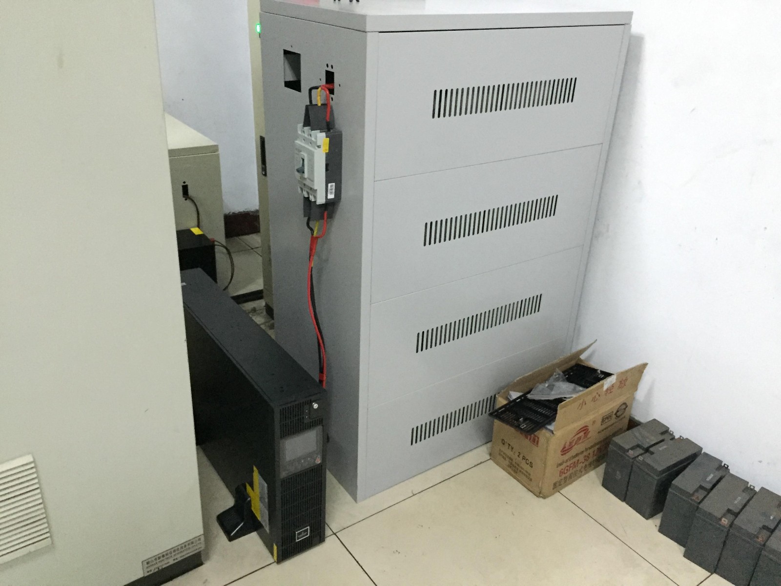 UPS蓄电池充放电 UPS蓄电池充放电